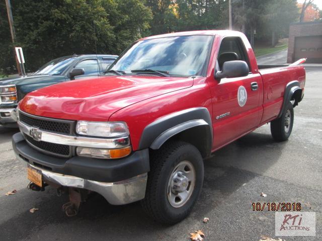 lot 6 image: 2002 CHEVY 2500HD 4WD Reg Cab Pickup Truck w...