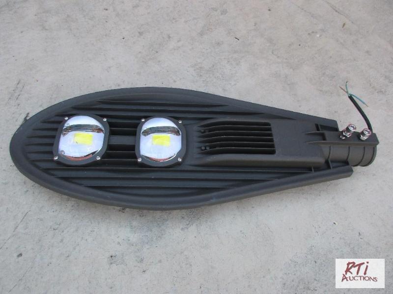 lot 62 image: 5X 100W, 110V, LED streetlights, new. Indoor ...