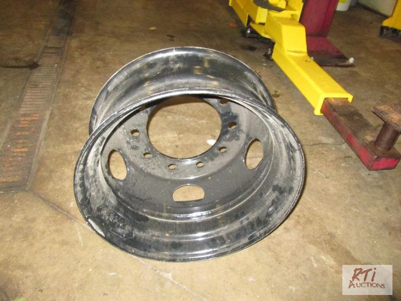 lot 68 image: Set of 6 19.5 refurbished metal rims. All equ...