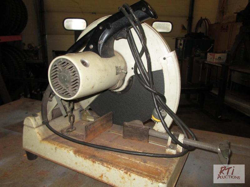 lot 69 image: Makita chop saw, working condition. All equip...