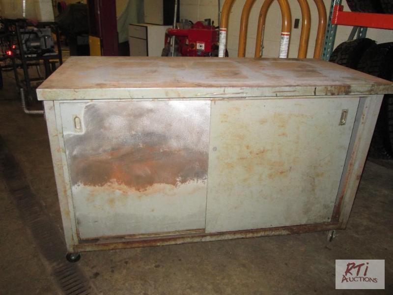 lot 70 image: 5 x 2.5 metal work bench. All equipment sel...
