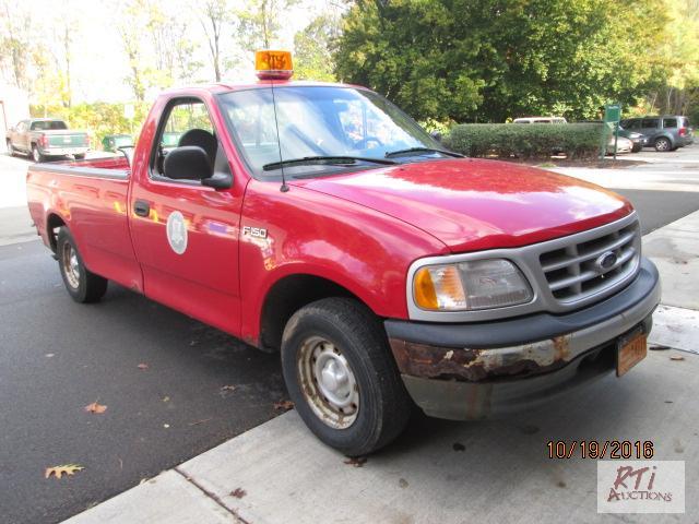 lot 8 image: 1999 FORD F-150 2WD Reg Cab Pickup Truck (Cen...
