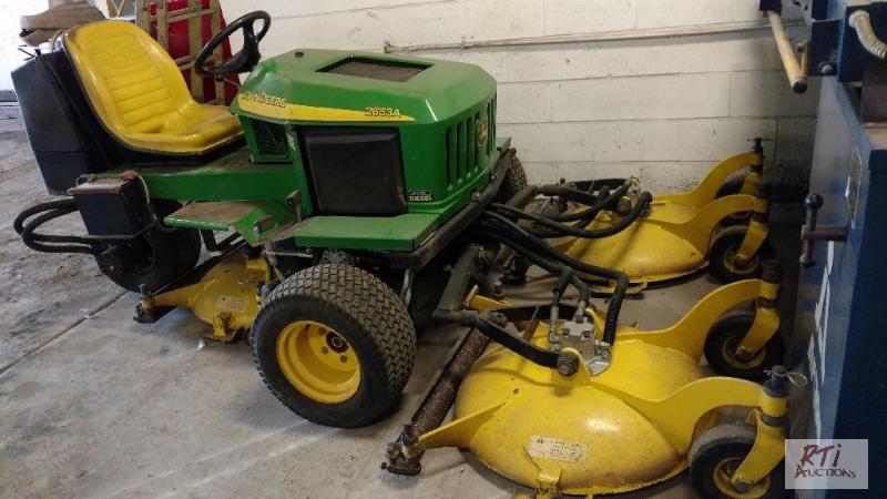 lot 14 image: John Deere 2653 Professional Utility&nbspMow...