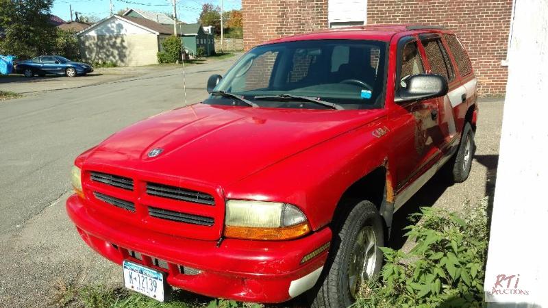 lot 2 image: 2002 Dodge Durango. VIN 1B4HS38NX2F167669. G...