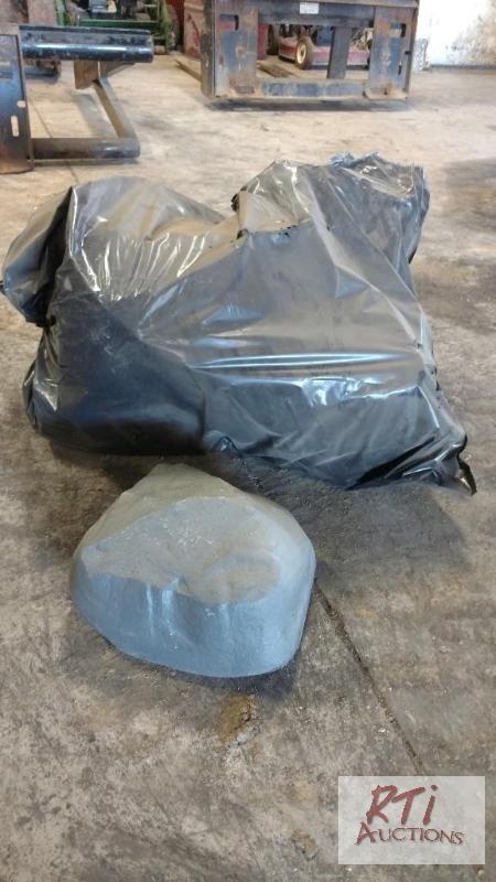 lot 47 image: Rodent Traps (Fake rocks) Estimate 75 total p...