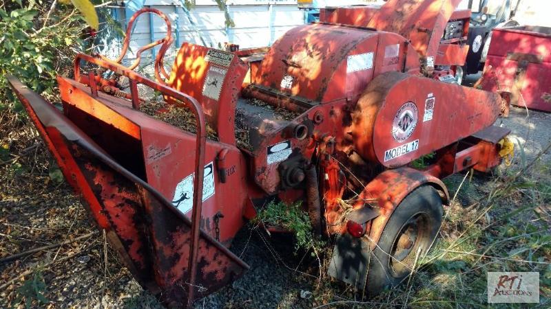 lot 9 image: Morbark Model 17 Chipper. Cummins 4 cyl diese...