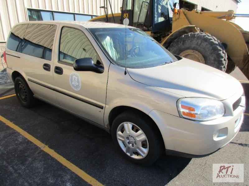 lot 12 image: 2008 CHEVY Uplander, VIN 1GNDU23108D137957. ...