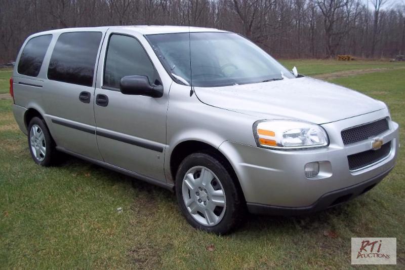 lot 13 image: 2007 Chevy Uplander minivan, gas, auto, PW, P...