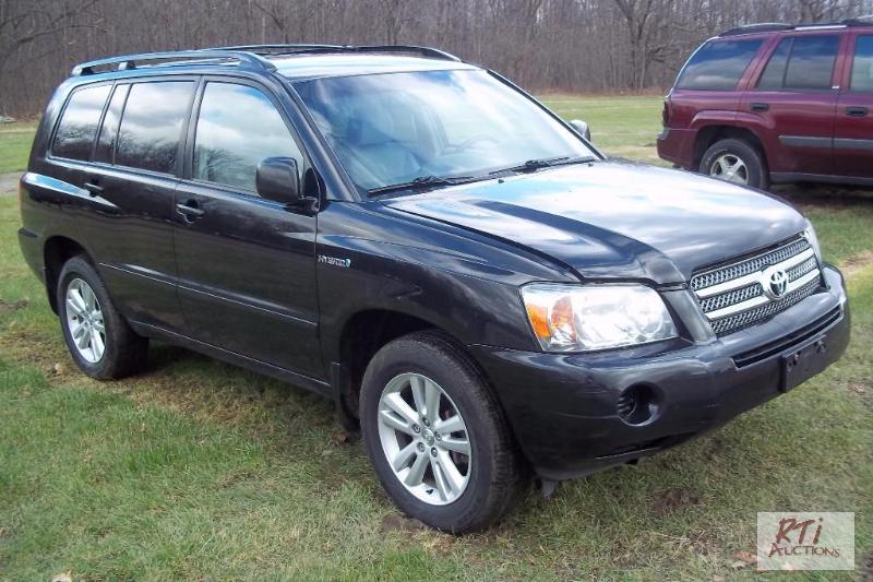 lot 14 image: 2007 Toyota Highlander hybrid, gas, auto, 4x4...