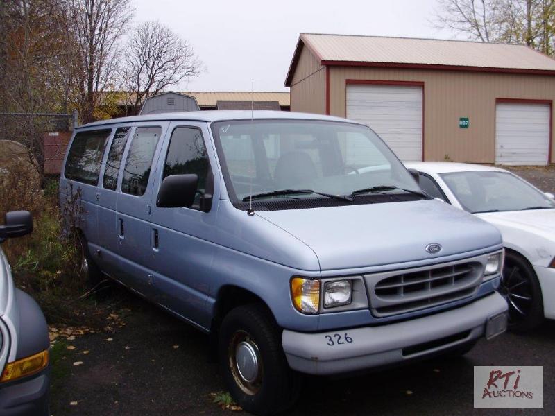 lot 16 image: 1999 Ford Van, VIN# 1FMRE0020XHB21746, odomet...