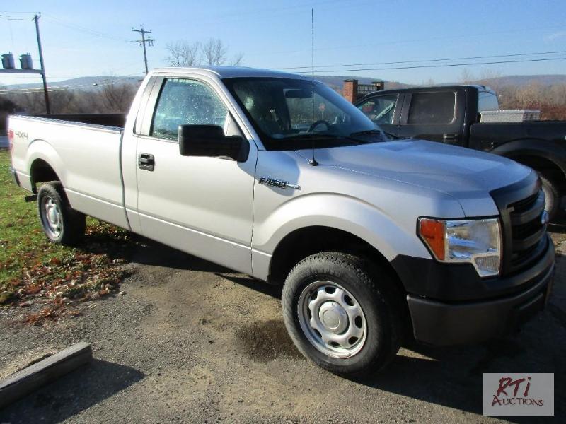 lot 2 image: 2014 FORD F-150 4WD Reg. Cab Pickup, VIN 1FT...
