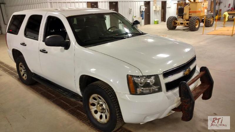 lot 3 image: 2011 Chevy Tahoe. 5.3L Gas. Automatic. 4WD. P...