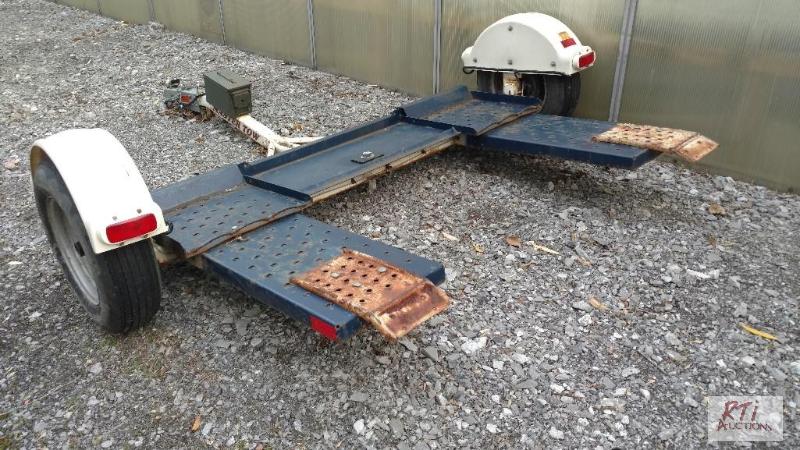 lot 31 image: 2005 Master Tow Car Dolly. Electric Brakes. U...