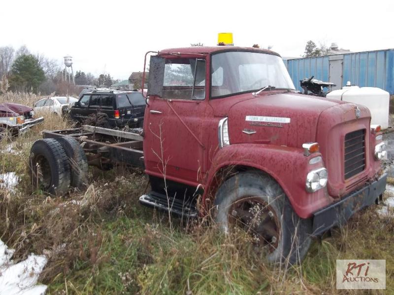 lot 40 image: (1) 60s International Cab &amp Chassis. Eng...