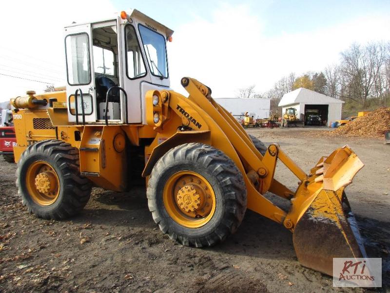 lot 43 image: 1973 TROJAN 1700 Wheel Loader, SN 17-1276. C...