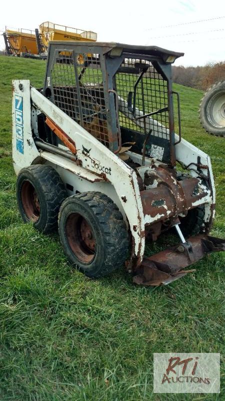 lot 50 image: Bobcat 753 Skidsteer Loader. Hour meter reads...