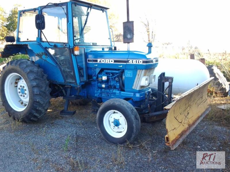 lot 55 image: 1990 Ford 4610 diesel, 1330 hrs, start and ru...