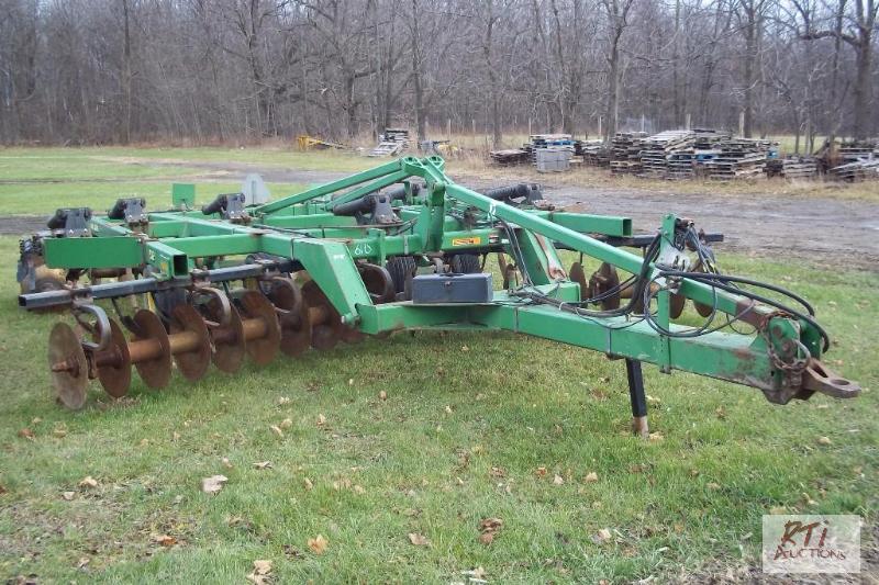 lot 60 image: John Deere 512 17.5 7-shank disc ripper, SN...