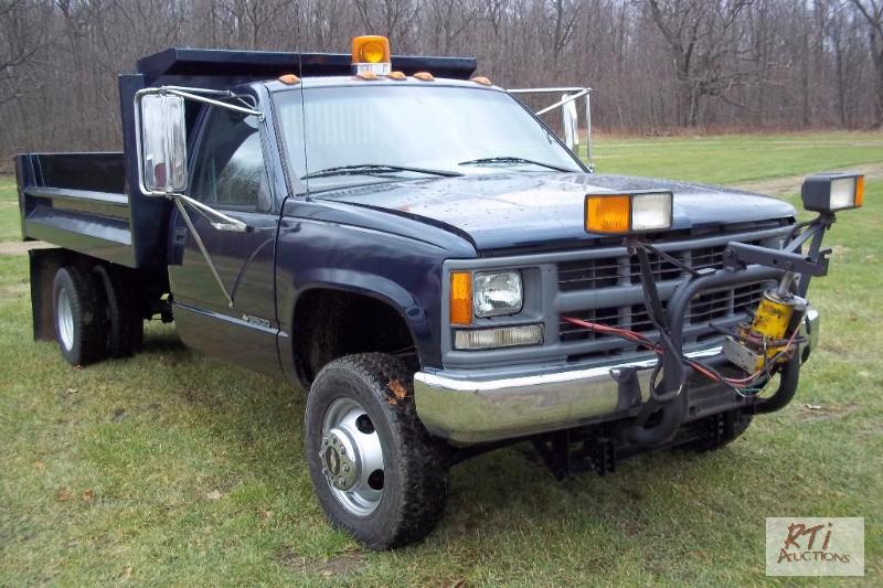 lot 8 image: 1996 Chevy 3500 dump, 4x4, gas, auto, plow, 6...