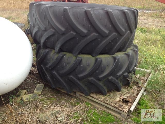 lot 88 image: Set of 6707042 radial rear tractor tires. U...