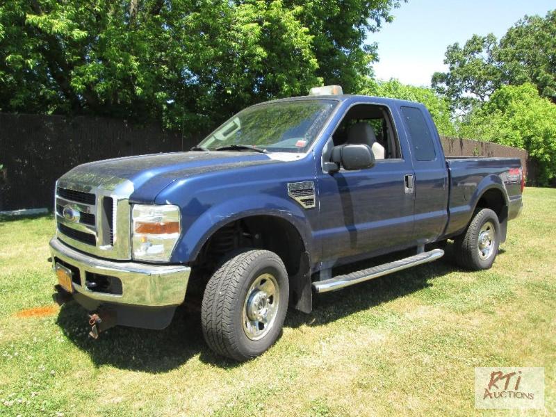lot 1 image: 2008 Ford F250SD XLT 4WD Super Cab pickup, VI...