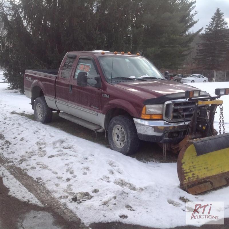 lot 10 image: 1999 Ford F250 Pickup. 7.3L Diesel. Automatic...