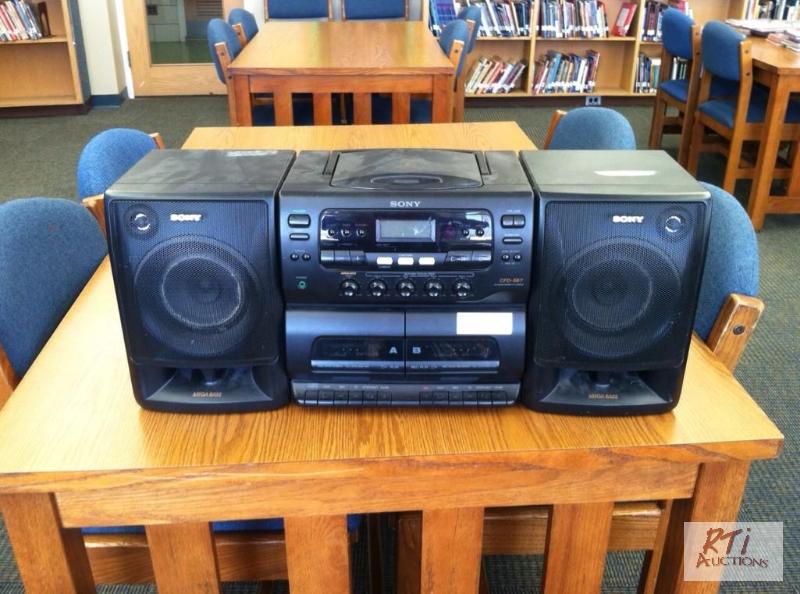 lot 117 image: Sony CFD 567 AMFM Compact disc player. All e...