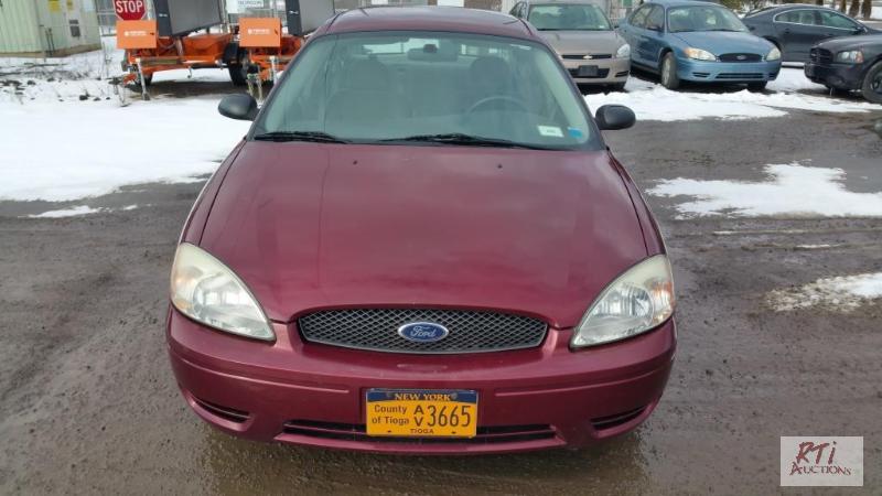 lot 17 image: 2007 Ford Taurus, VIN 1FAFP53U07A137645, 62,4...