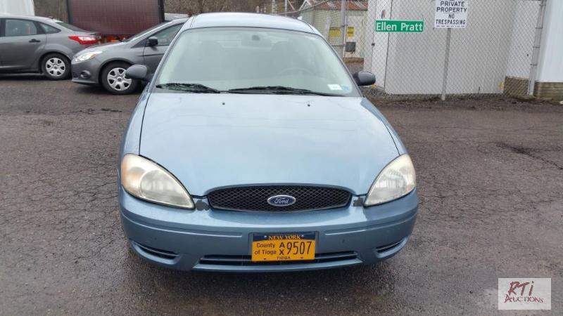 lot 18 image: 2007 Ford Taurus, VIN 1FAFP53U27A120829, 113,...