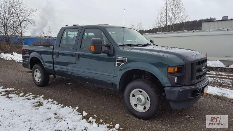 lot 2 image: 2009 FORD F-250 XL 4WD Crew Cab Pickup truck,...