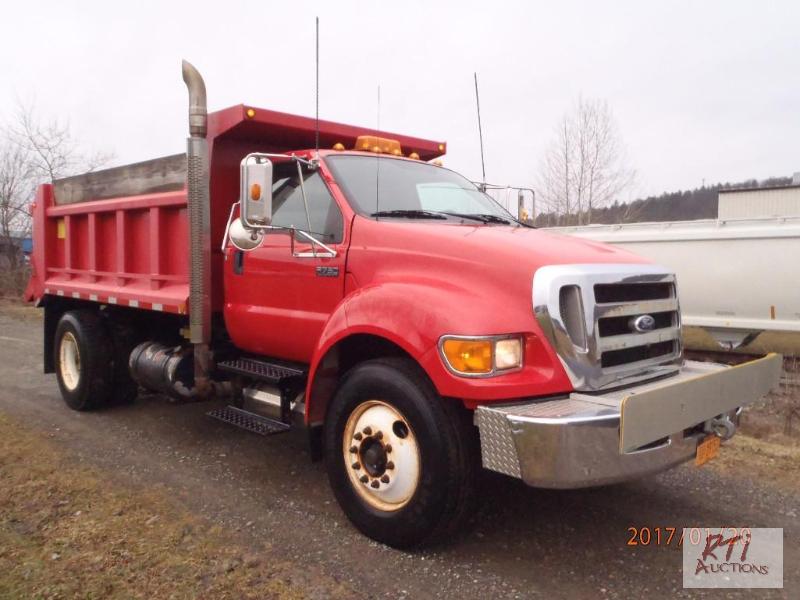 lot 25 image: 2008 FORD F-750 SA Dump Truck, VIN 3FRXF75F...