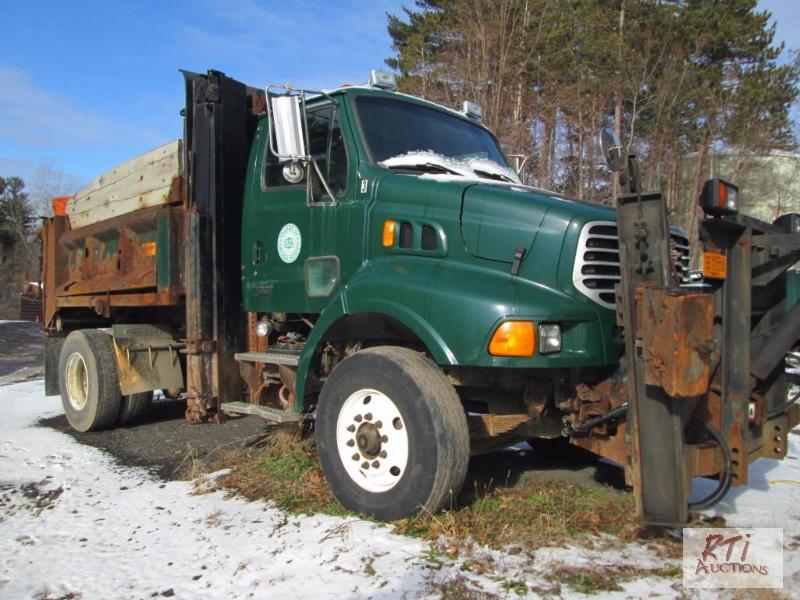 lot 29 image: 2005 Sterling SA with All Season body, VIN# ...