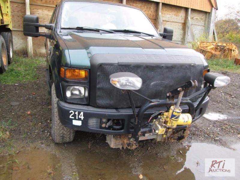 lot 3 image: 2009 Ford F250XL 4WD extended cab pickup (214...