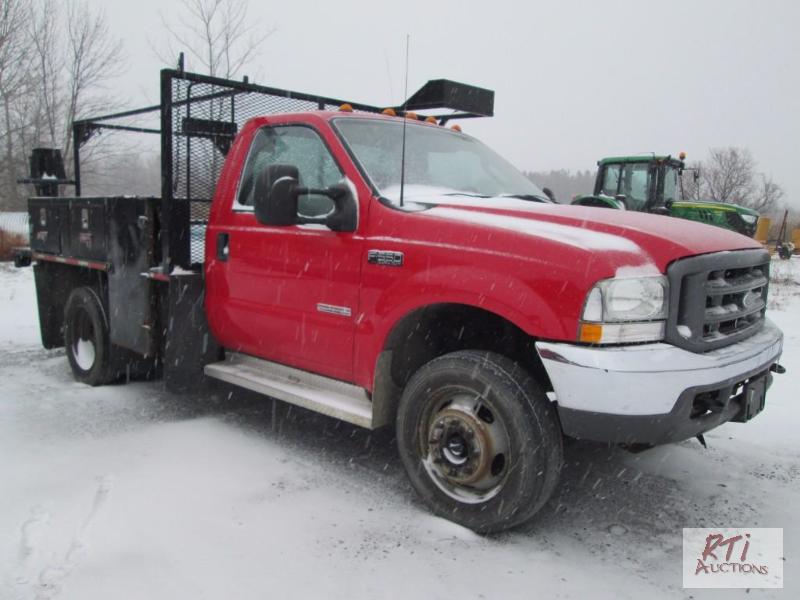lot 31 image: 2003 Ford 550 4x4 with flat bed, VIN# 1FDAF57...