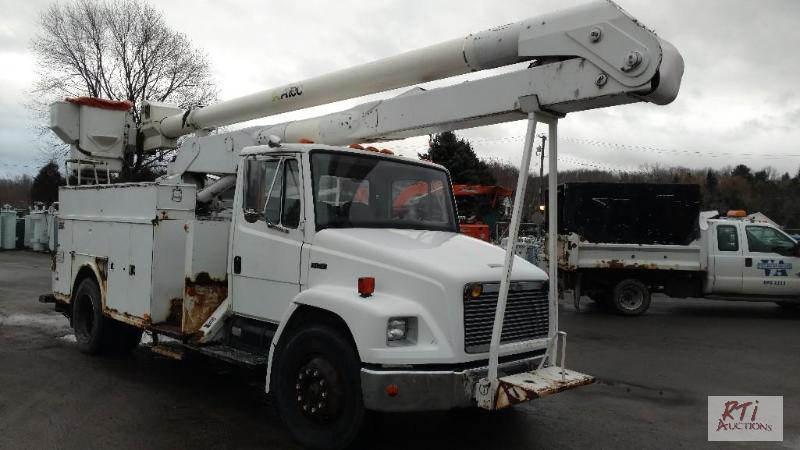 lot 32 image: 1994 Freightliner FL70 SA Bucket Truck. Cummi...