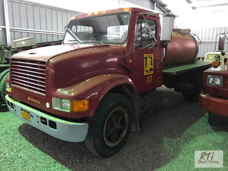 lot 34 image: 1991 IH 4600 SA Water truck (#117), VIN 1HT...