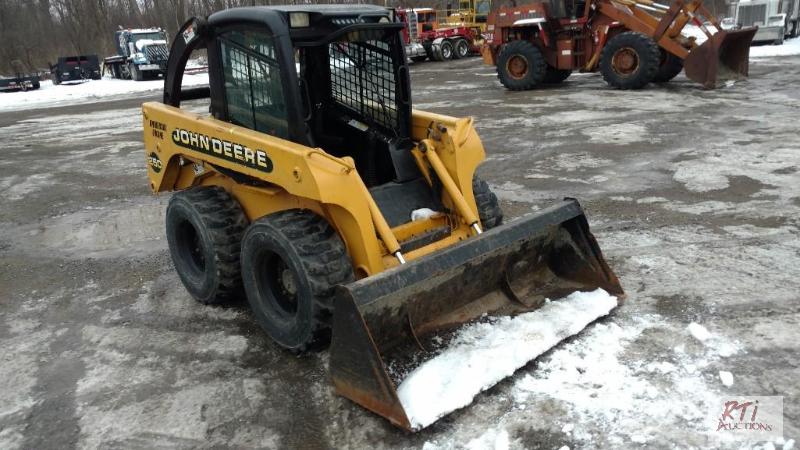lot 45 image: John Deere 250 Skid Steer Loader. Full cab wi...