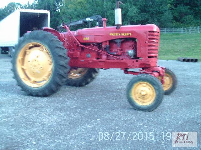 lot 49 image: Massey Harris 444 Farm tractor, 3 point hitch...
